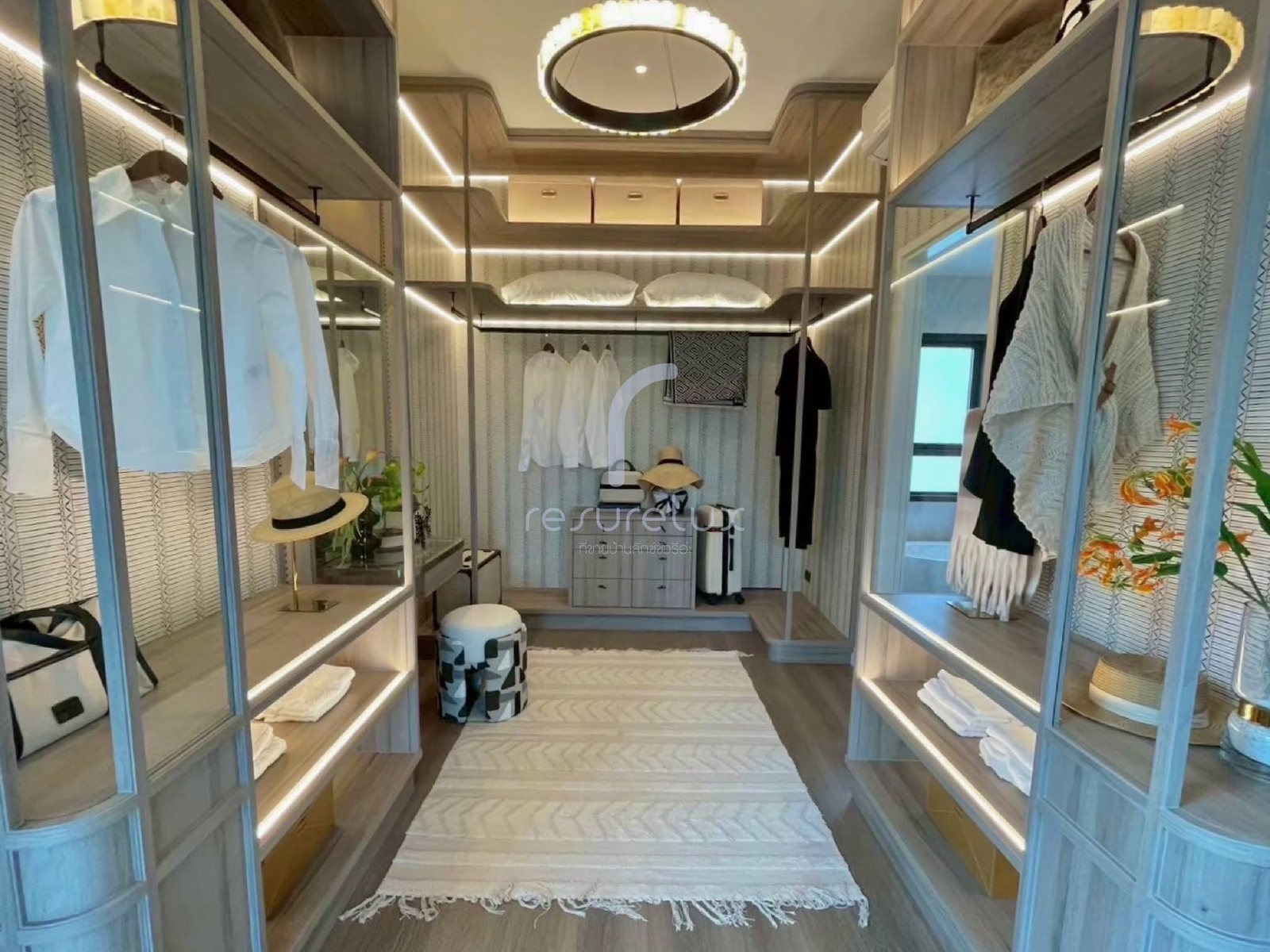 Walk-in wardrobe with mirrored joinery