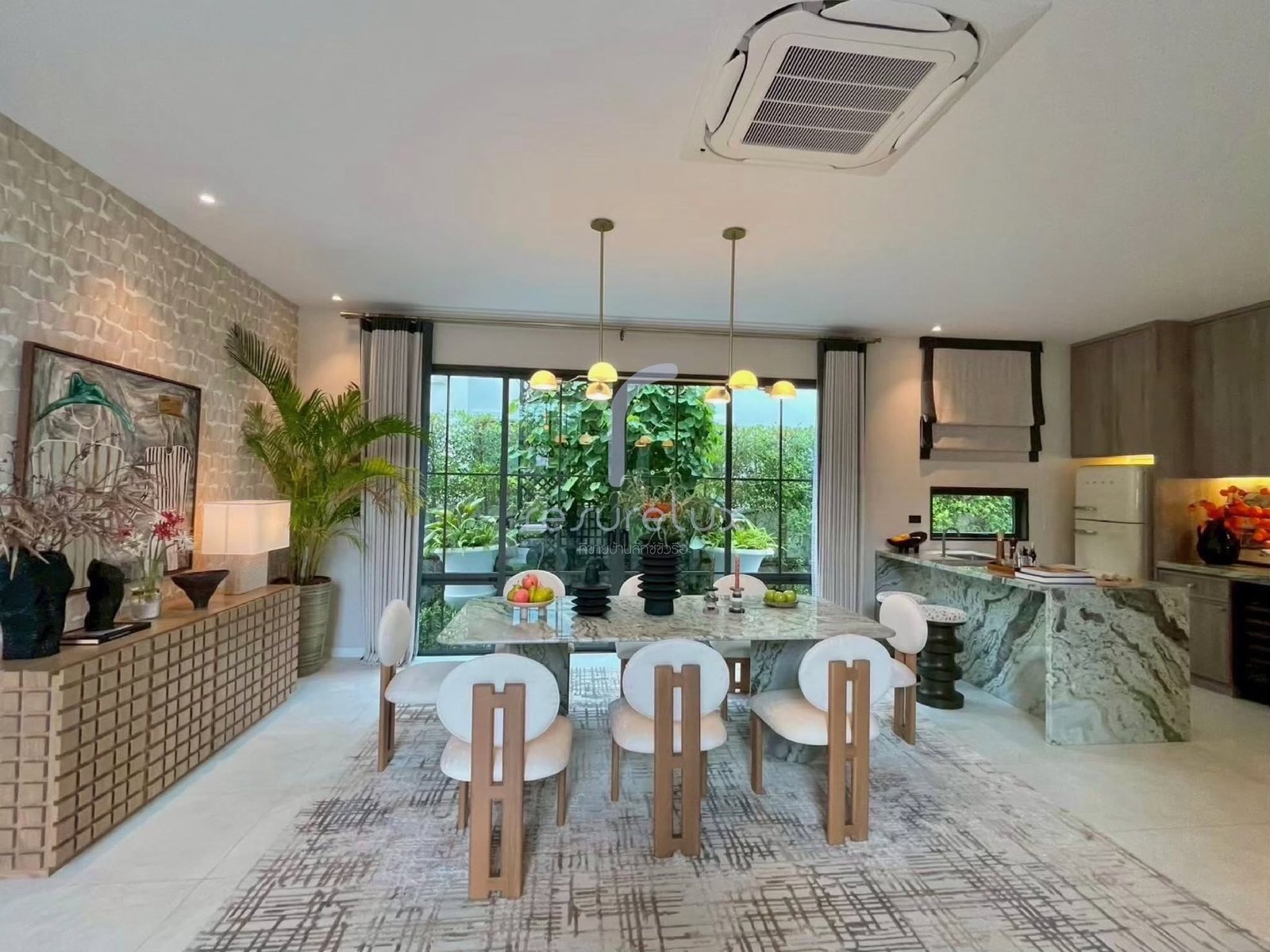 Dining room opening to the garden