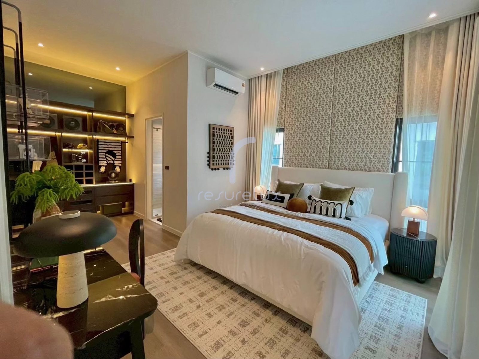 Principal bedroom